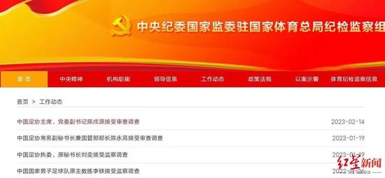 只穿内衣内裤的美女