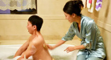 一边吻一边摸进内裤里